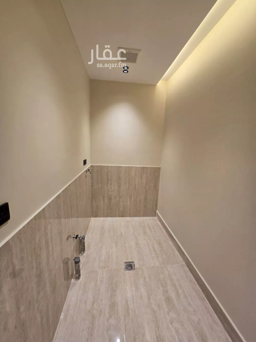 8 bedroom villa in King Fahd 20