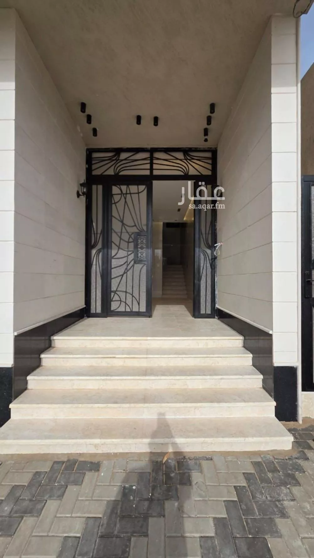 8 bedroom villa in King Fahd 10