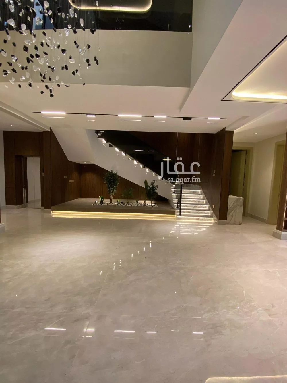 فيلا 8 غرف في العوالي 8