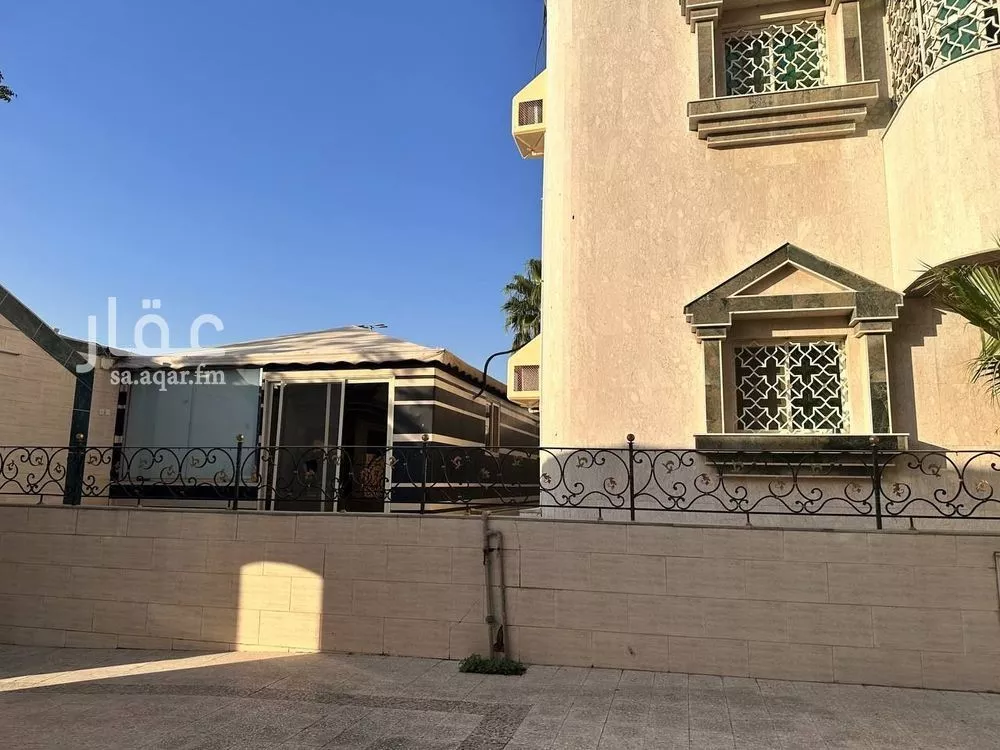 فيلا 32 غرف في العوالي 10