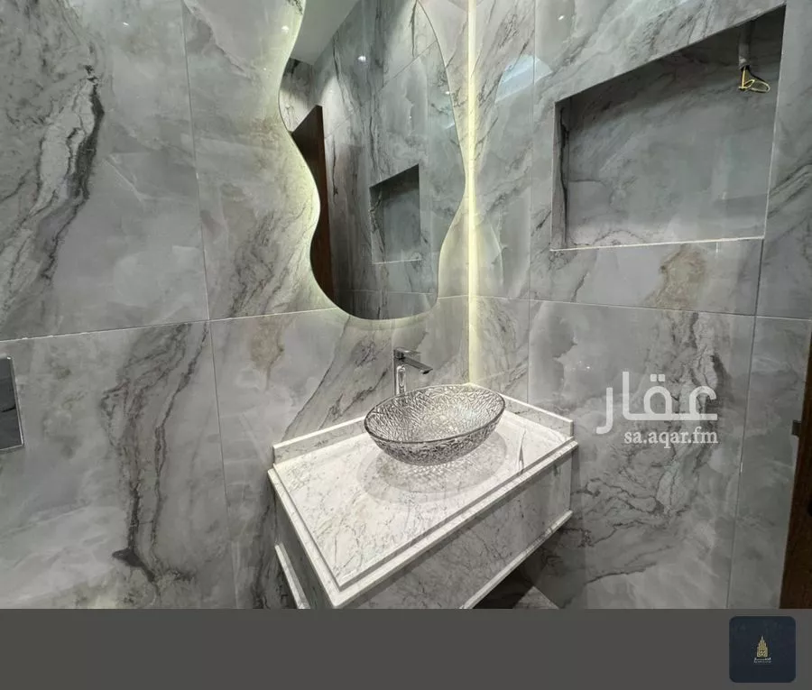 فيلا 8 غرف في الملك فهد 13
