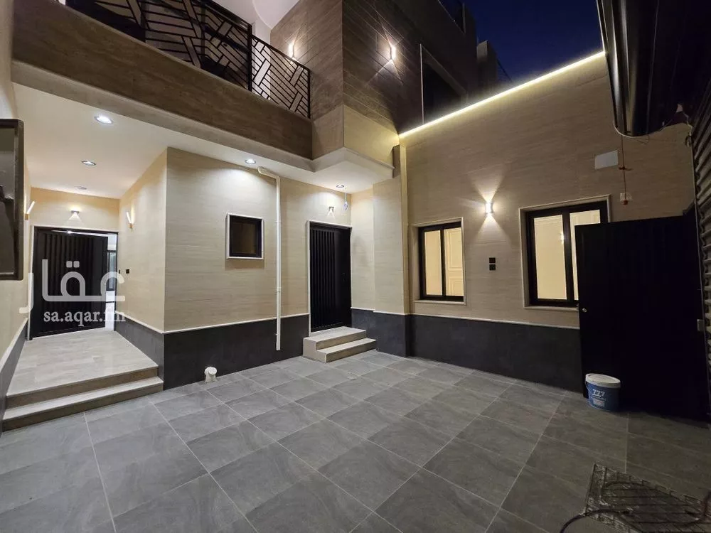 8 bedroom villa in King Fahd 2