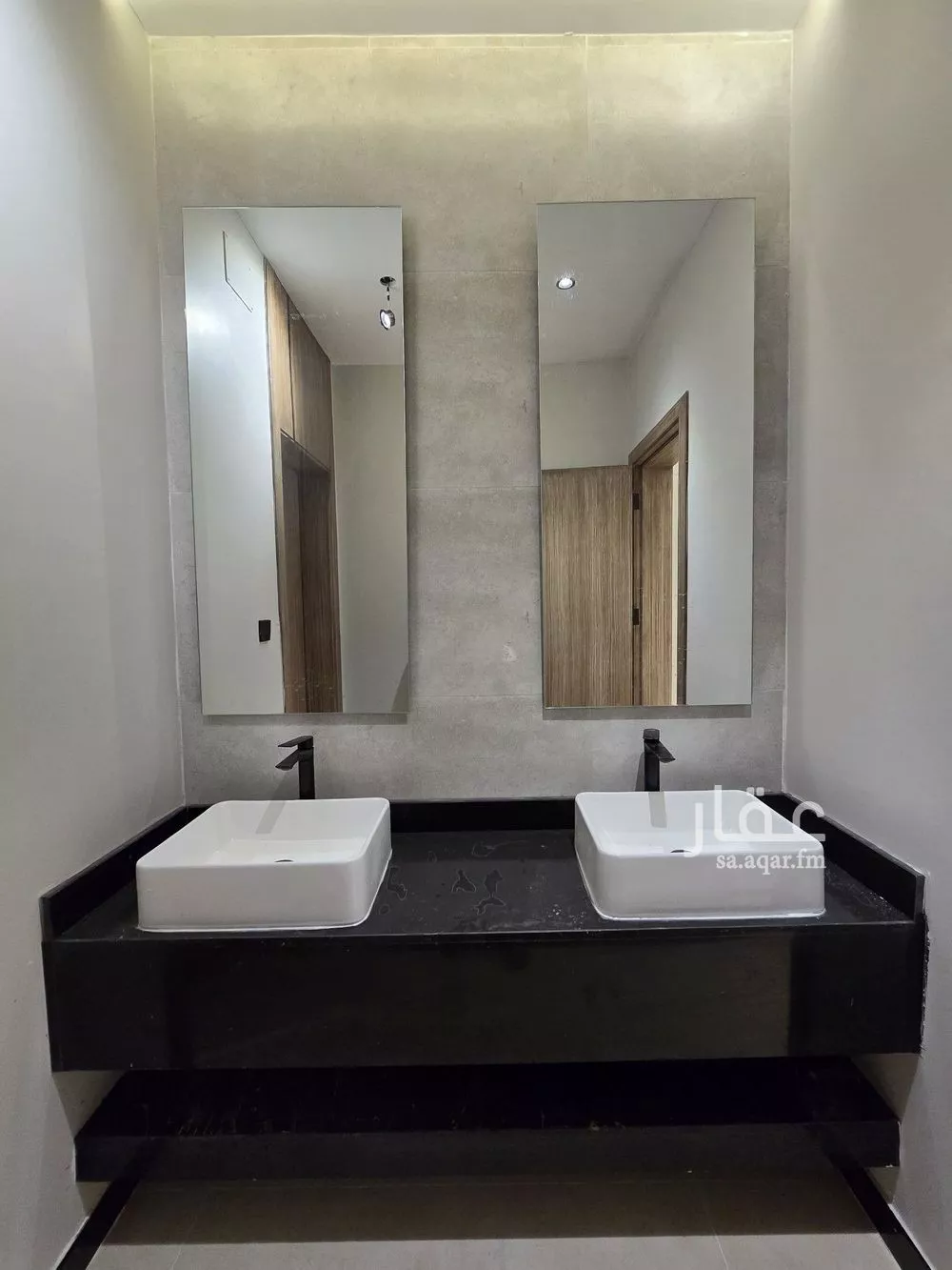 8 bedroom villa in King Fahd 18