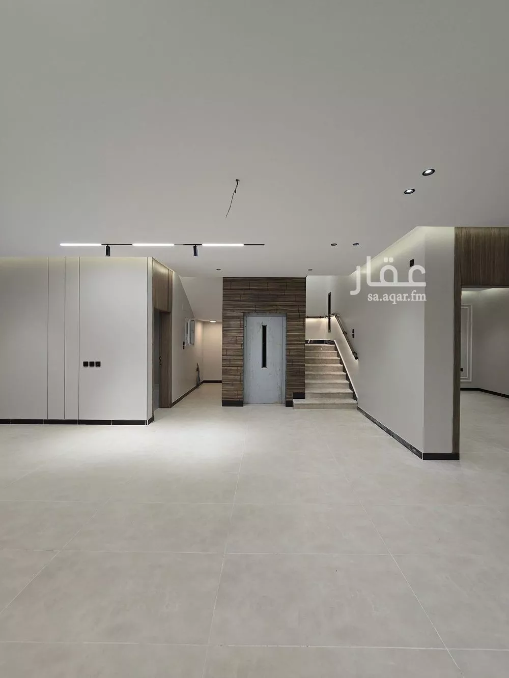 8 bedroom villa in King Fahd 9