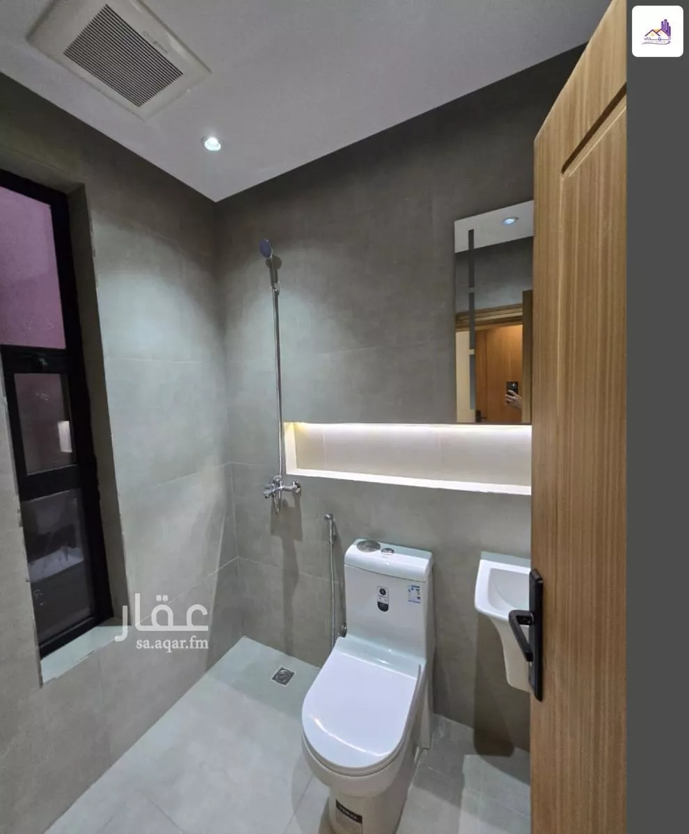 9 bedroom villa in King Fahd 20