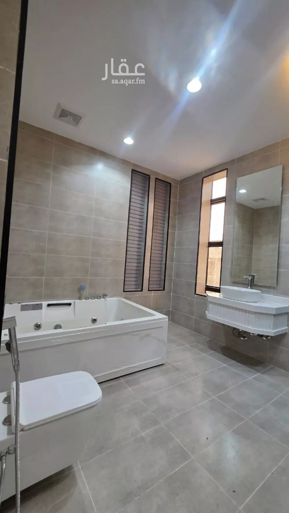 8 bedroom villa in Al Ukayshiyyah 10