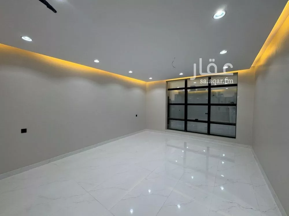 فيلا 8 غرف في الملك فهد 12