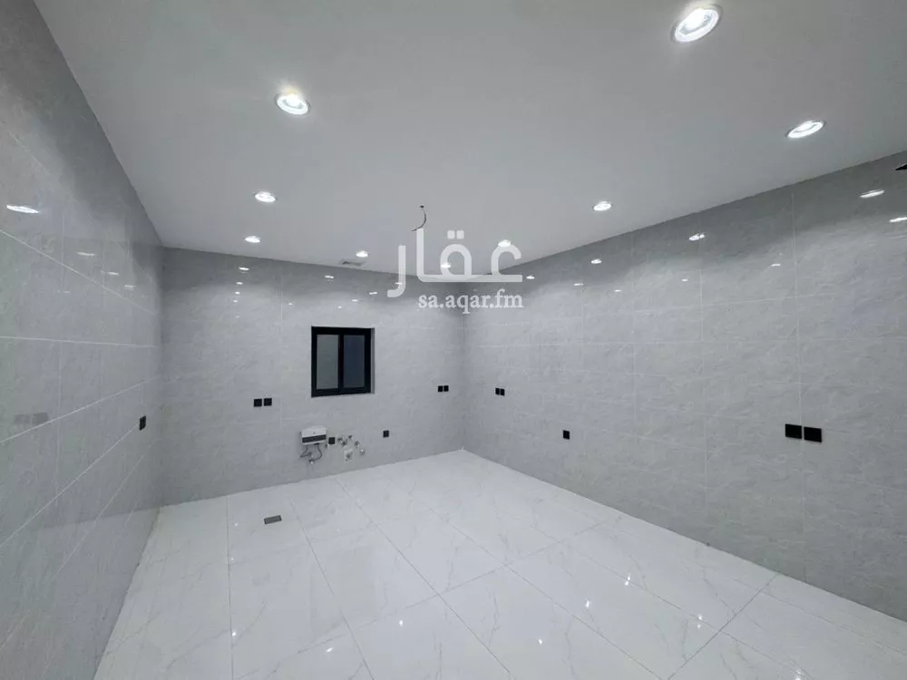 فيلا 8 غرف في الملك فهد 7