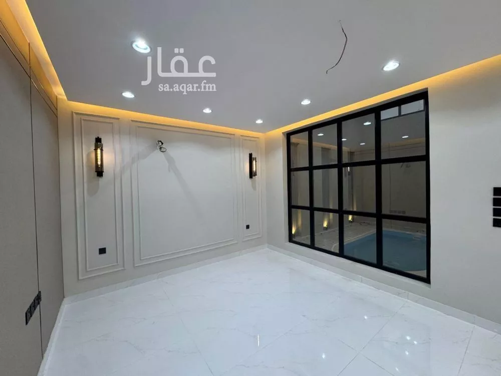 فيلا 8 غرف في الملك فهد 8