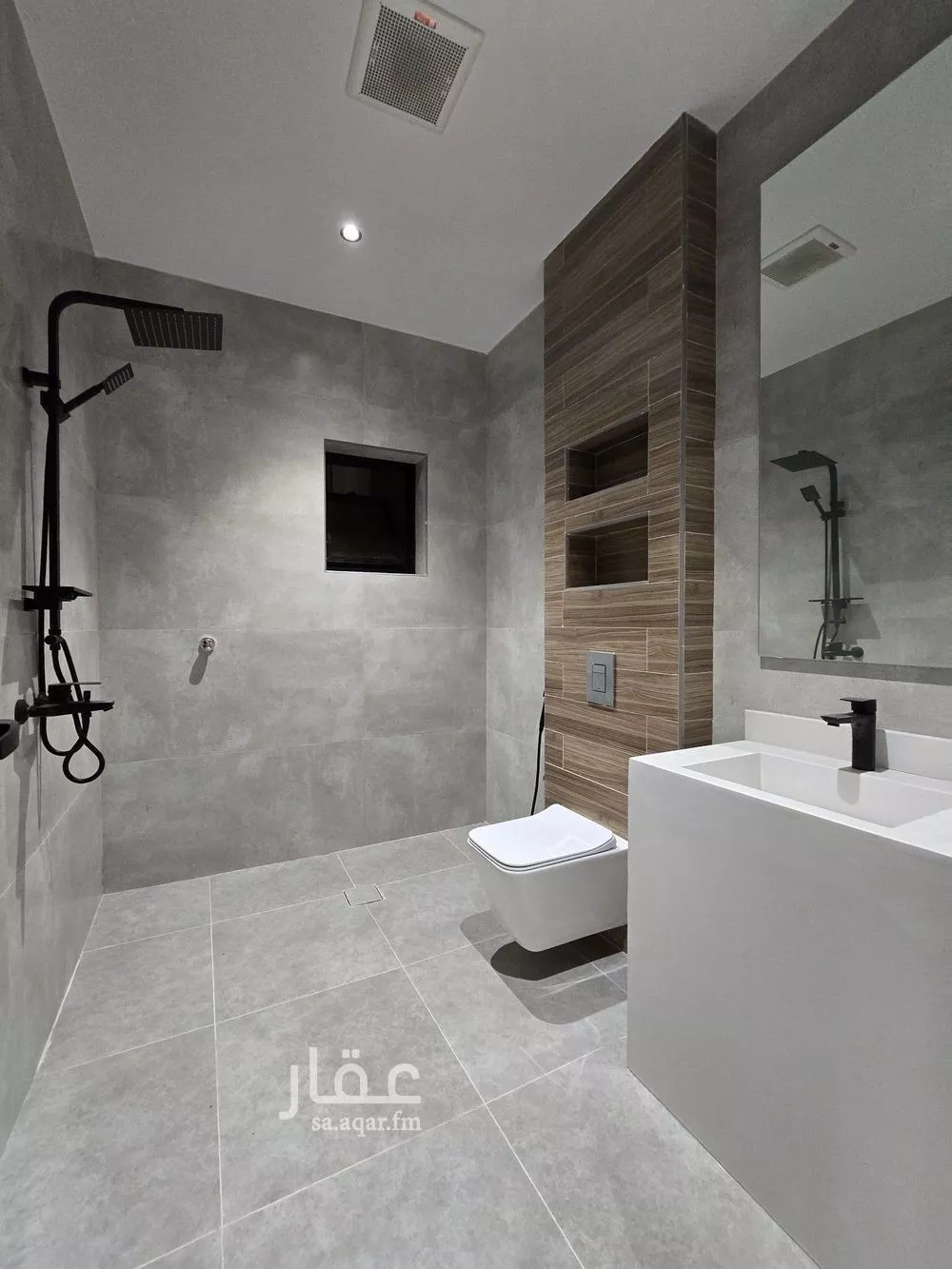 8 bedroom villa in King Fahd 23