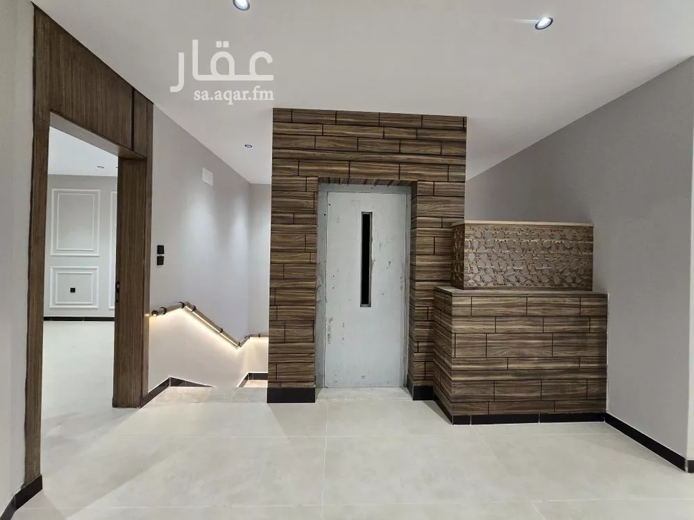 8 bedroom villa in King Fahd 30