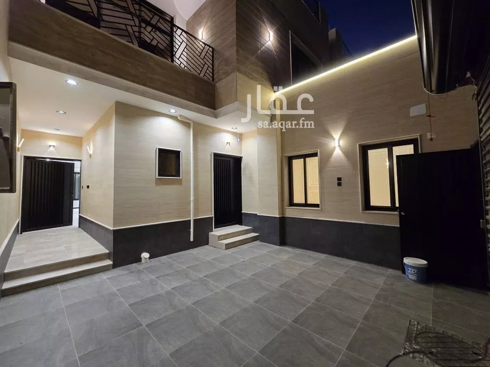 8 bedroom villa in King Fahd 9