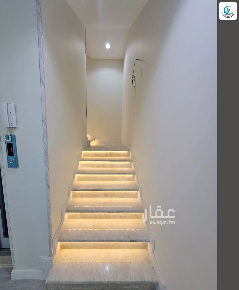 8 bedroom villa in Al Nawariyyah 4