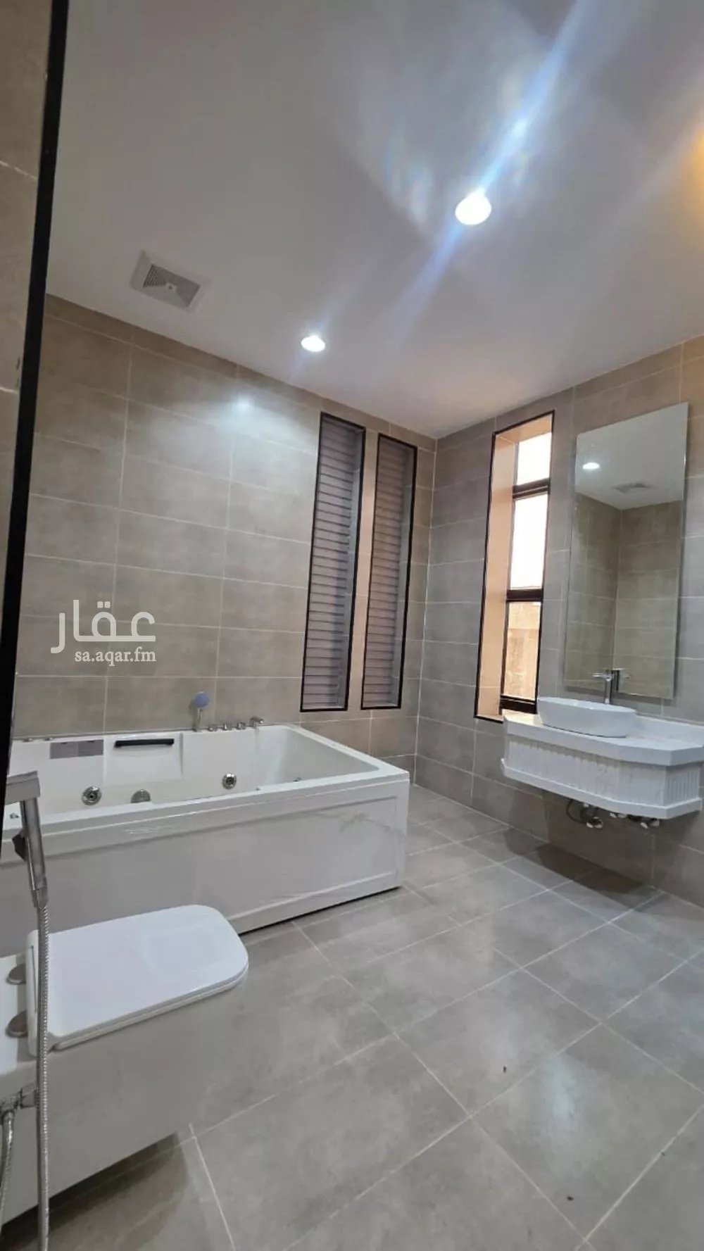 8 bedroom villa in Al Ukayshiyyah 15