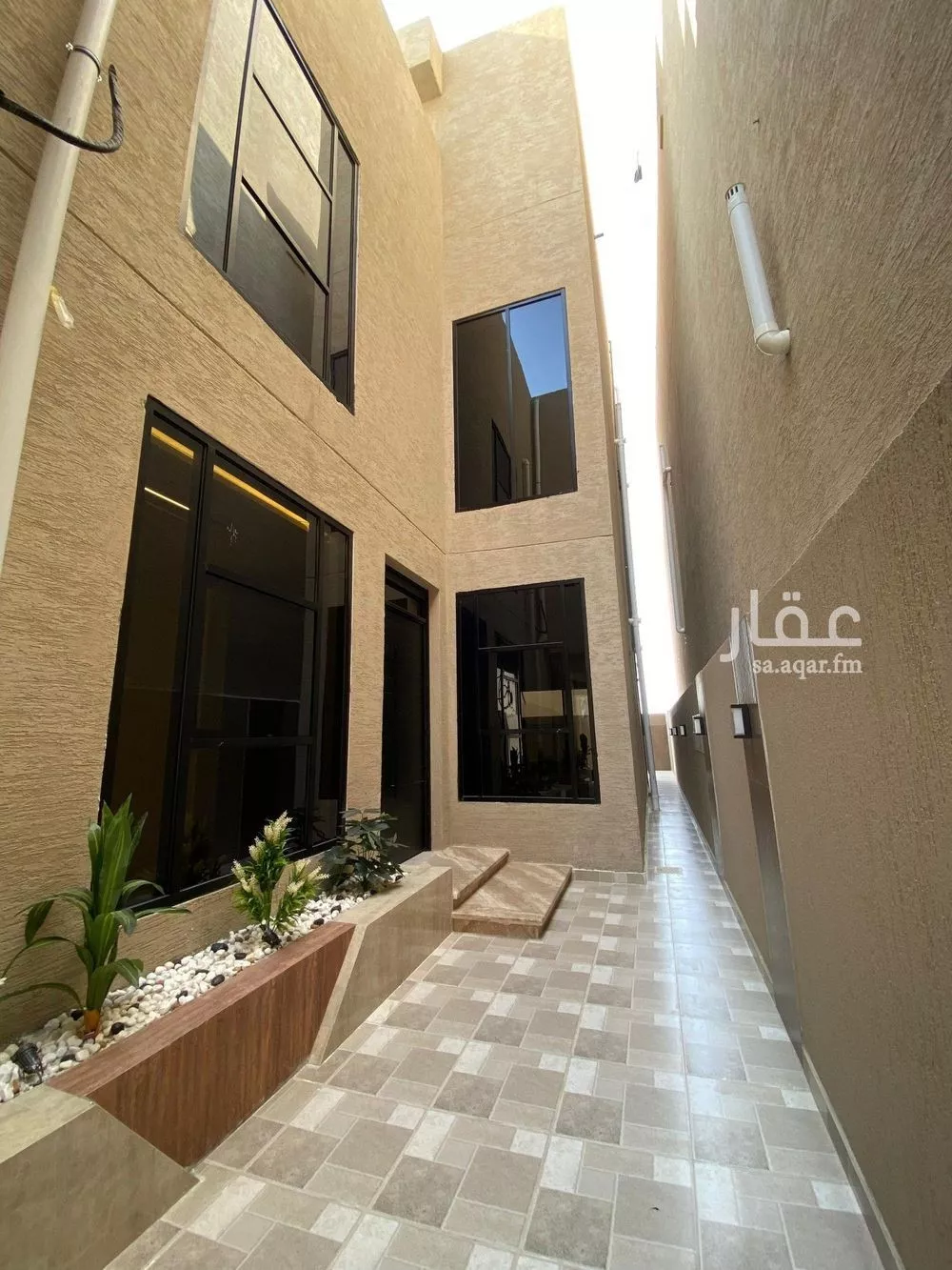 فيلا 8 غرف في العوالي 20
