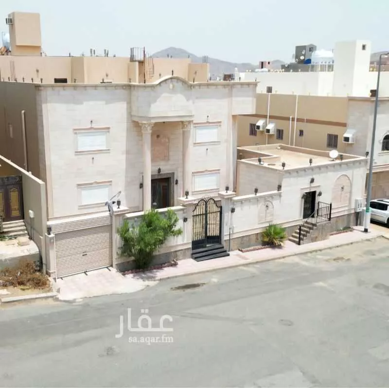 8 bedroom villa in Al Nawariyyah 2