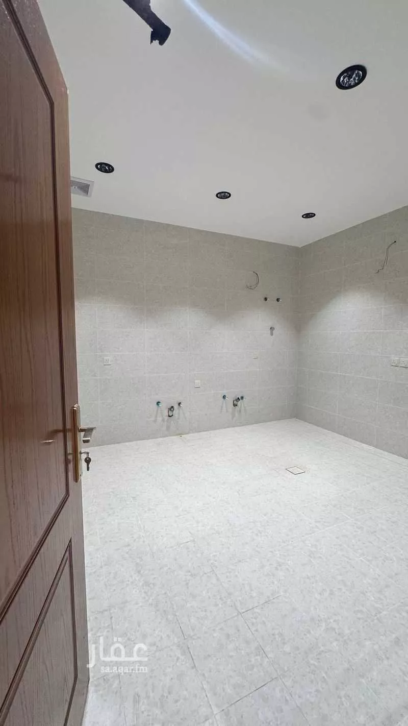 6 bedroom villa in King Fahd 9
