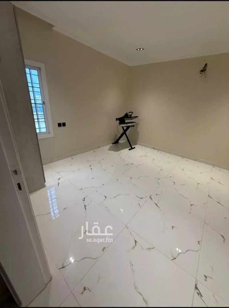 فيلا 10 غرف في الملك فهد 12