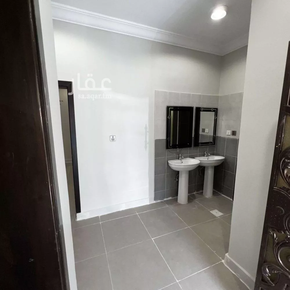 10 bedroom villa in Al Umrah Al Jadidah 7