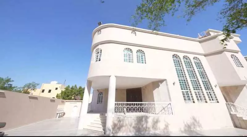11 bedroom villa in Al Awali 2