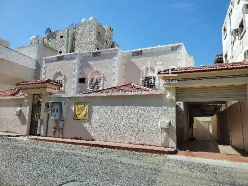 5 bedroom villa in Al Nuzhah 2