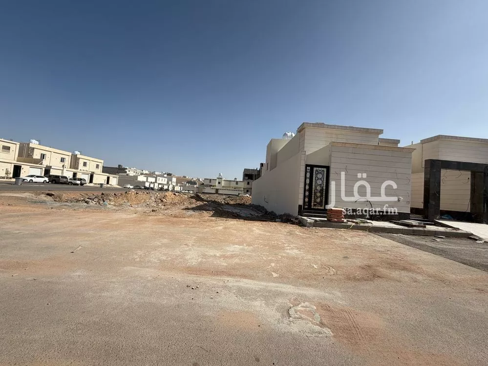 أرض 660 م² في المطار 10