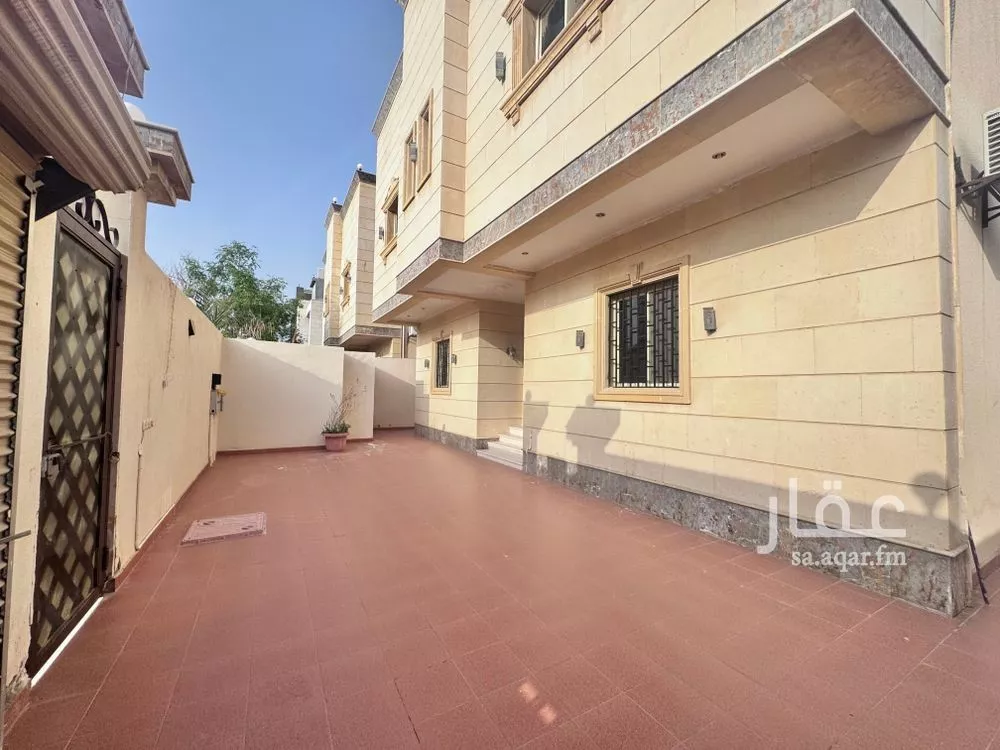 10 bedroom villa in Al Falah 3