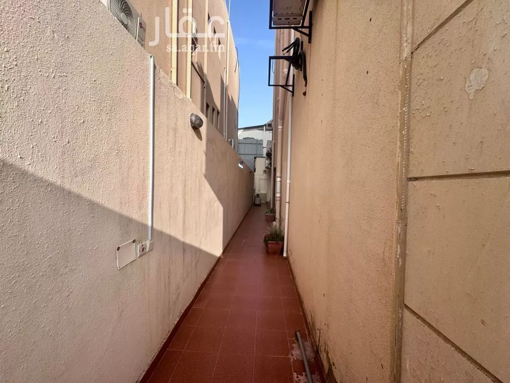 10 bedroom villa in Al Falah 4