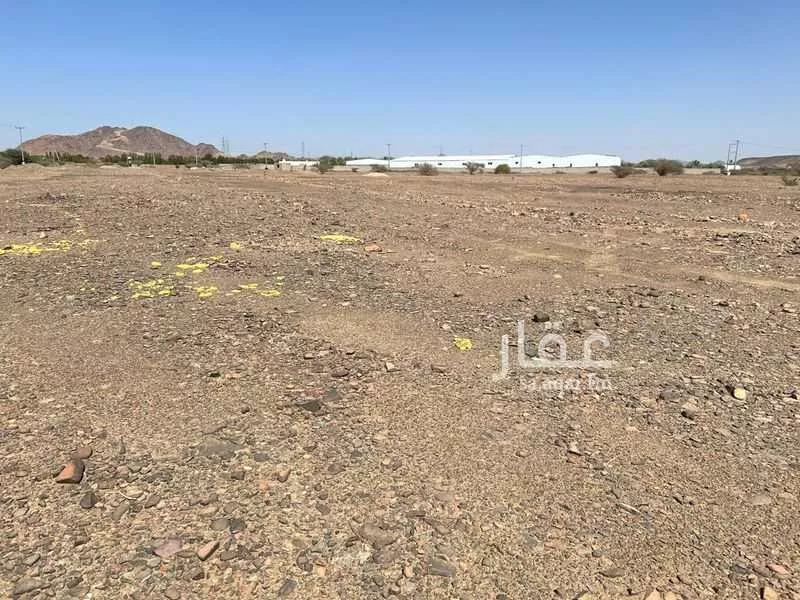 أرض 104054 م² في المطار 13