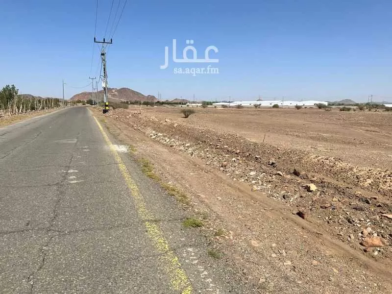 أرض 104054 م² في المطار 6