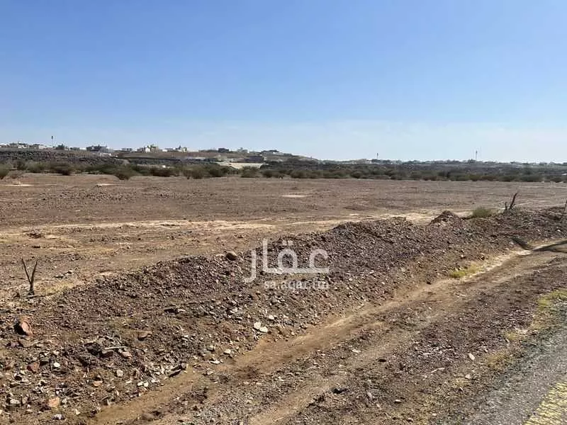 أرض 104054 م² في المطار 8