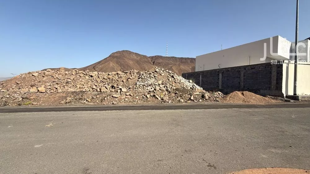 586 sqm land in Jabal Ir 2
