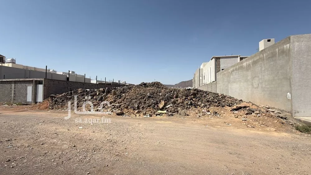 1175 sqm land in Al Sakb 5