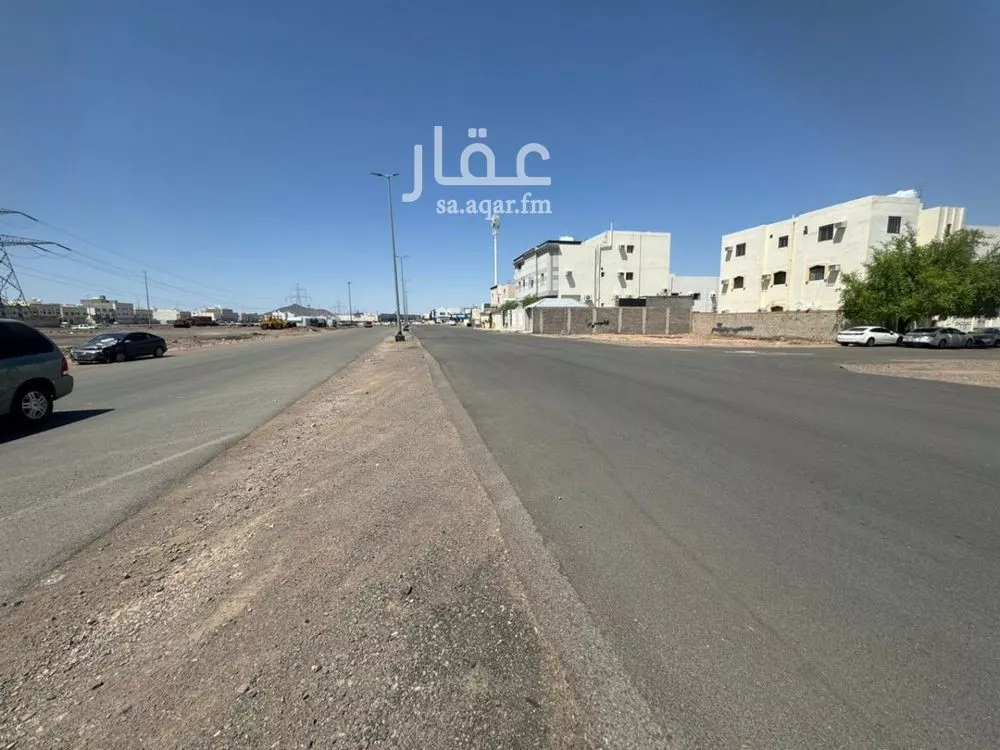 400 sqm land in Al Aziziyah 4