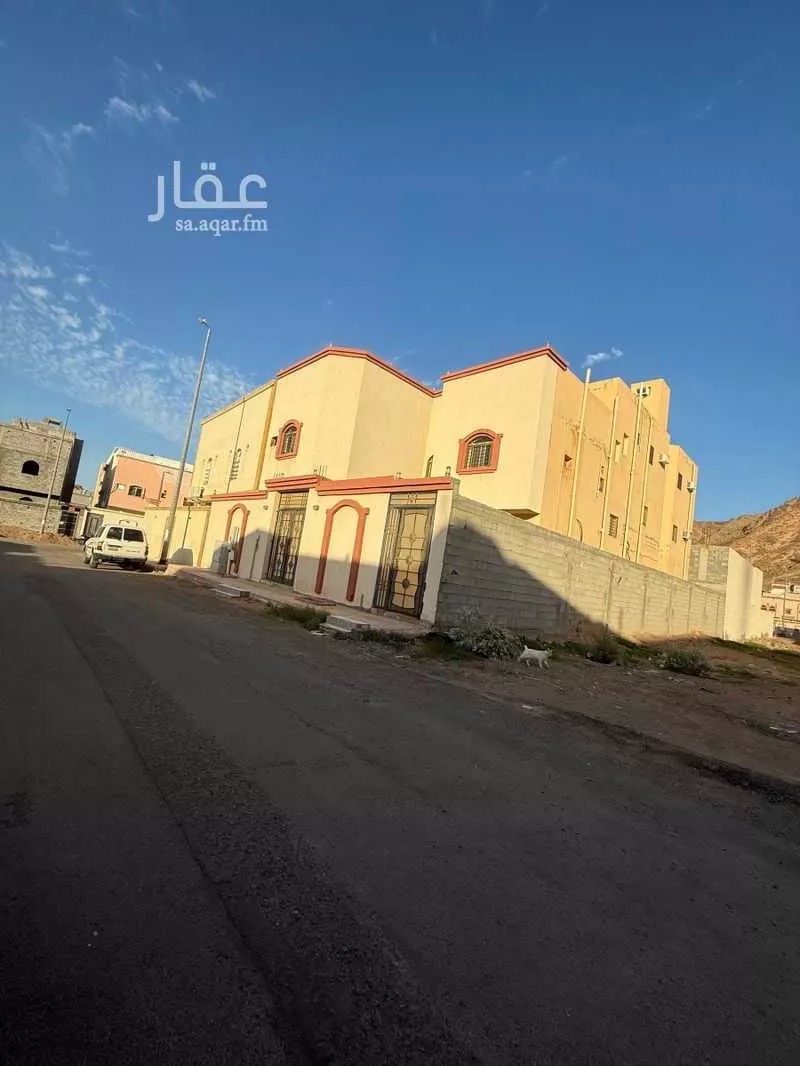 372 sqm land in Al Salam 18