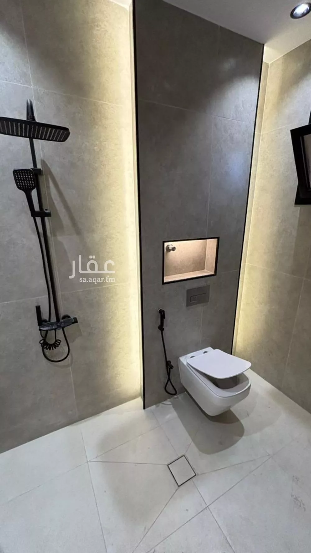 5 bedroom villa in Al Difa 8