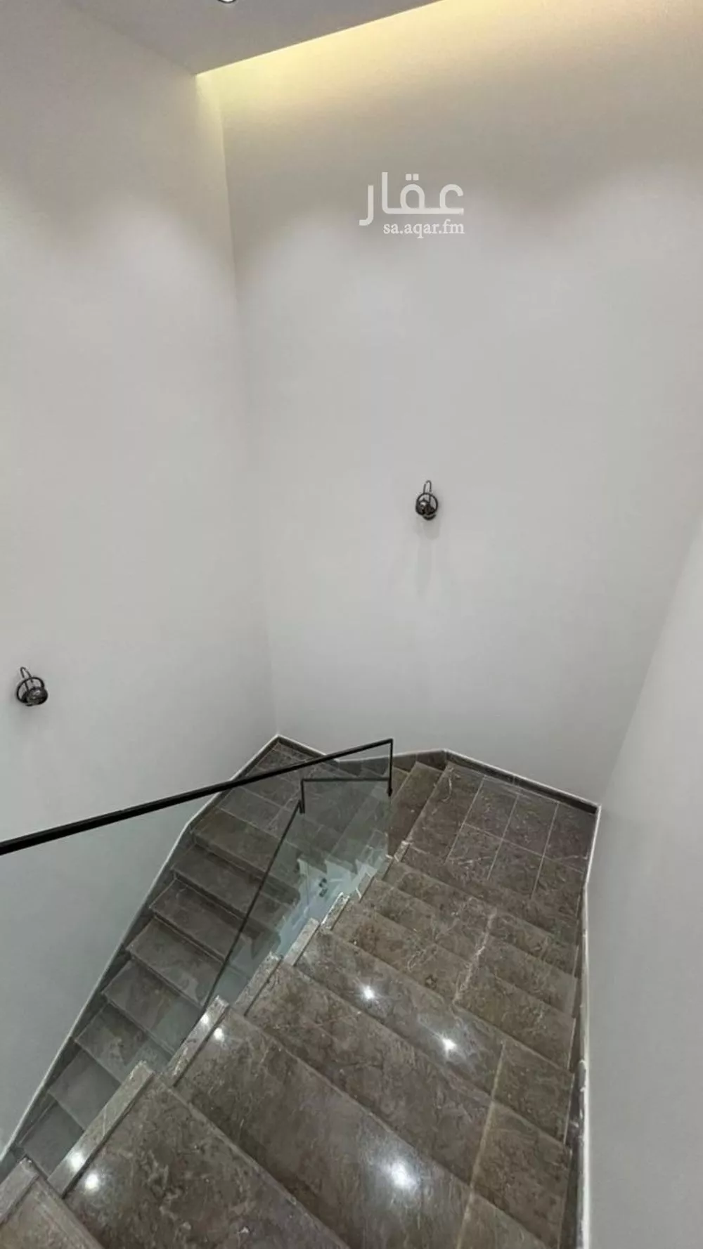5 bedroom villa in Al Difa 9