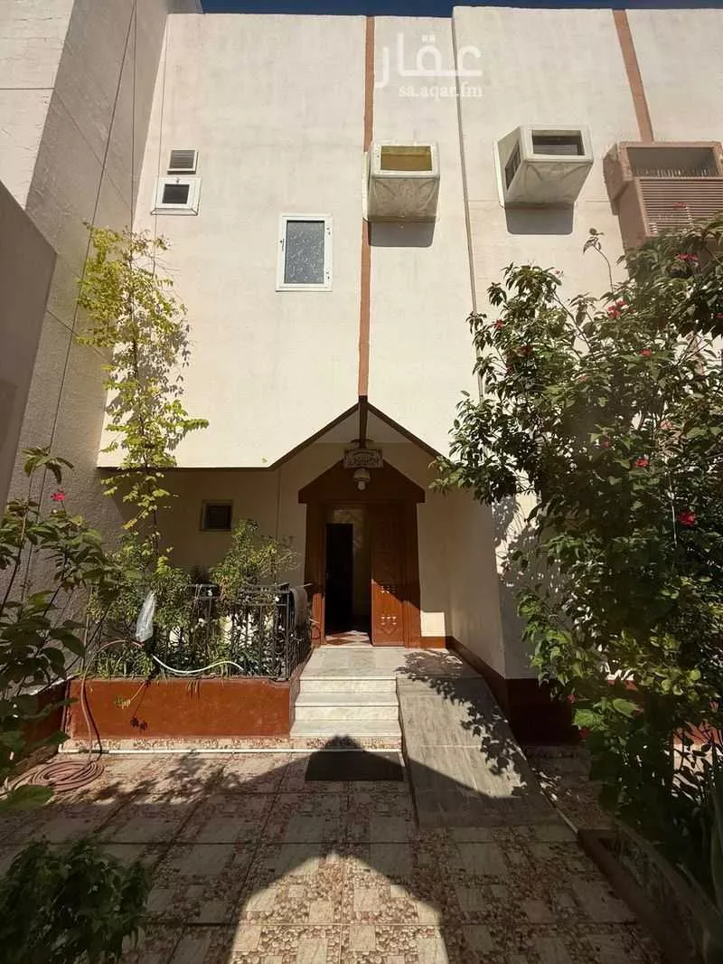 فيلا 10 غرف في الإسكان 4