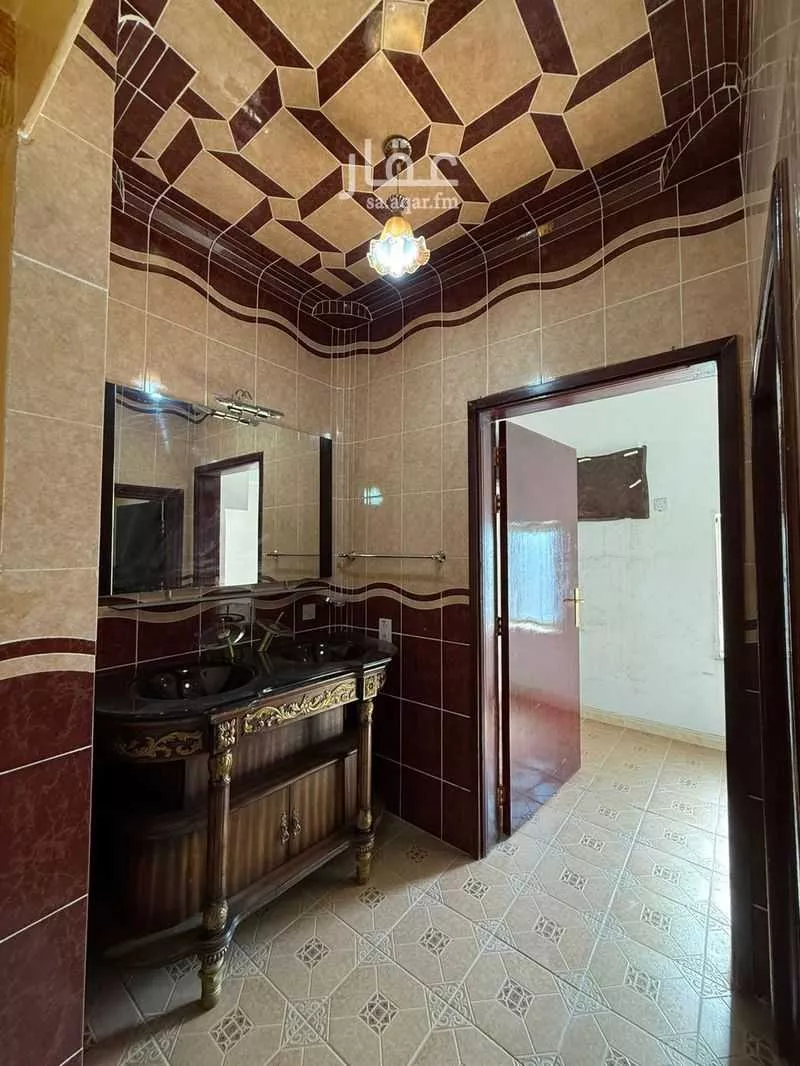 فيلا 10 غرف في الإسكان 8