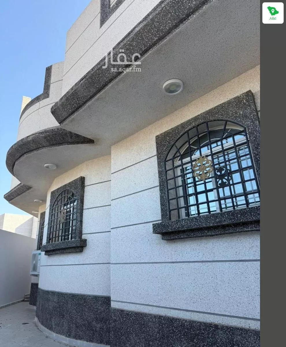 4 bedroom villa in Abu Kabeer 5