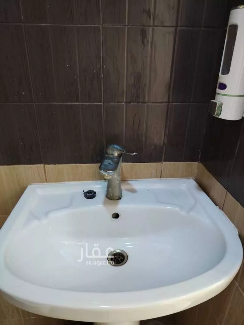 2 bedroom office in Al Aziziyah, Eastern Province 6