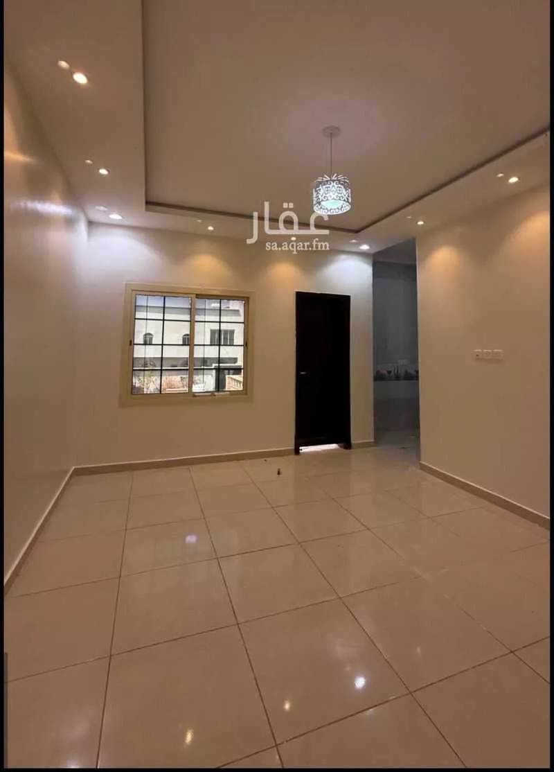 فيلا 5 غرف في الدفاع 10