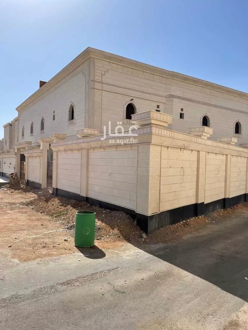 7 bedroom villa in Al Difa 3