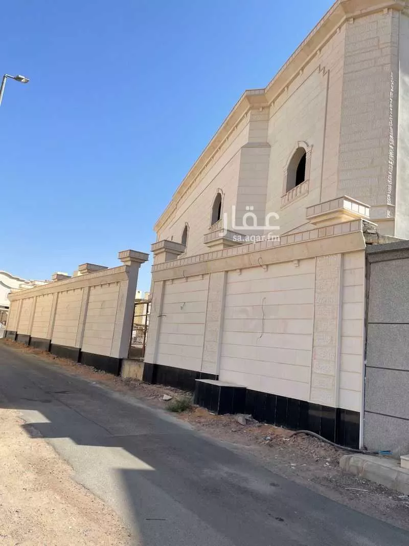 7 bedroom villa in Al Difa 5