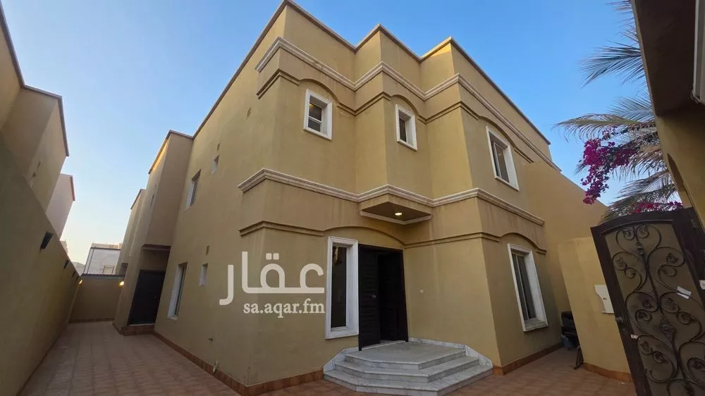 6 bedroom villa in Az Zomorod 16