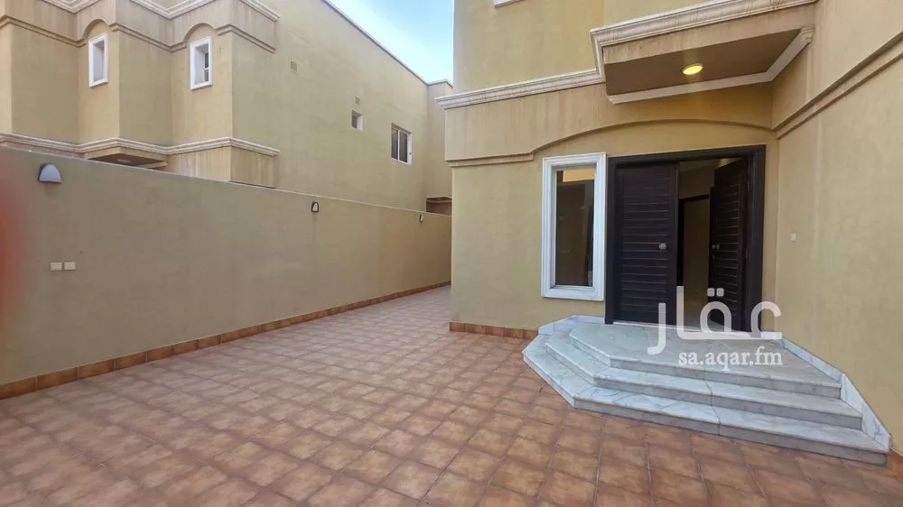 6 bedroom villa in Az Zomorod 18