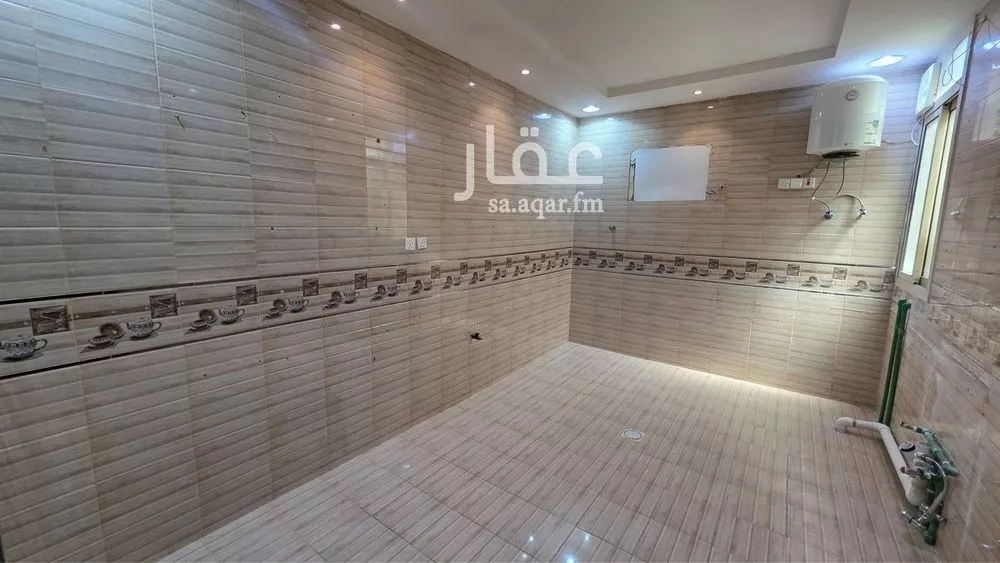 4 bedroom floor in Dhahrat Namar 9