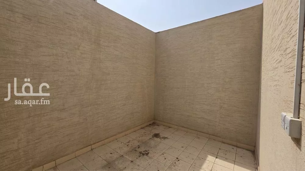 4 bedroom floor in Dhahrat Namar 10