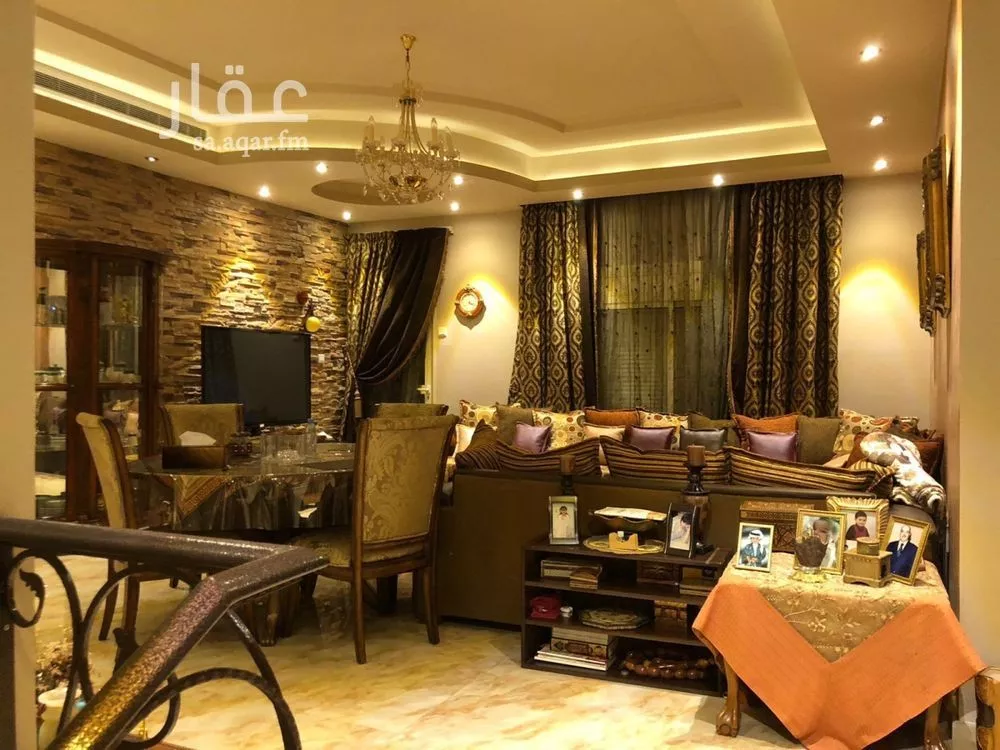 فيلا 4 غرف في الشراع 6