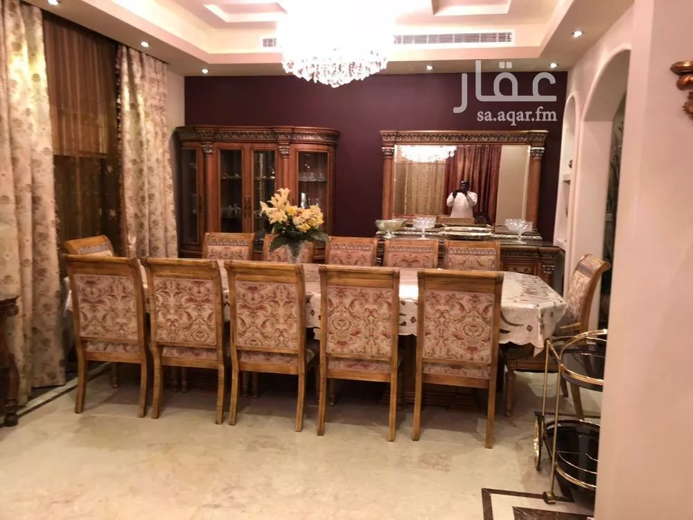 فيلا 4 غرف في الشراع 8